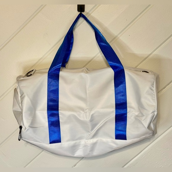 Halara Zipper Gym Bag NWT in White w/ Blue Handles - Picture 2 of 7